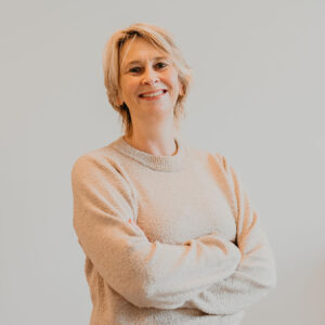 Portret van Heidy Aalberts, baliemedewerker bij Sportfysiotherapie Leerdam